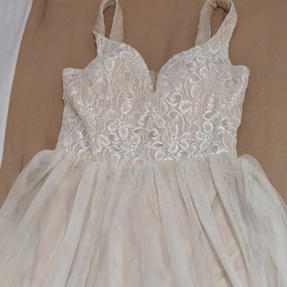 Wedding dress - Picture 6 of 6